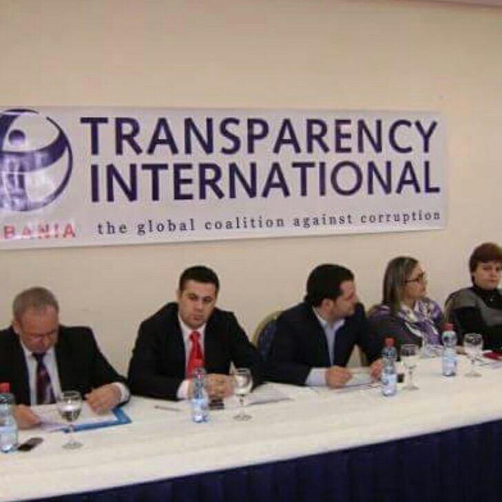 Julian Kola në një aktivitet të Transparency International Albania